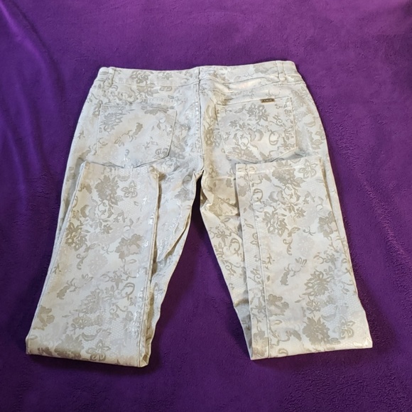 Cache - Picture 3 of 4